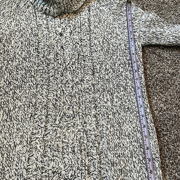 Roots cowl neck sweater like new - Picture 8 of 9